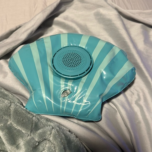 Floatable speaker - Picture 1 of 2